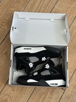 Jordan 4 White Thunder GS size 7y