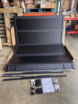 Leer HF650M Hard Quad-Fold Tonneau 18–26 F250 F350 6'9"