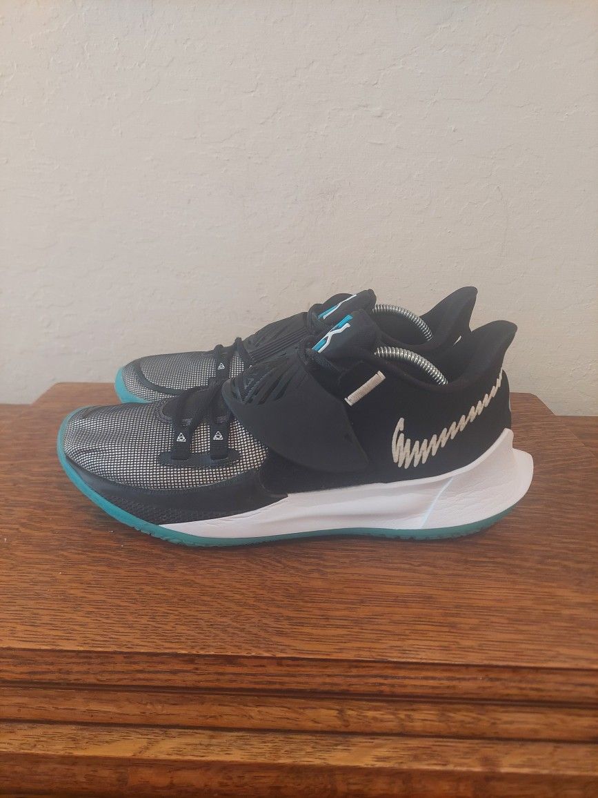 Nike Kyrie Low 3 Athletic Basketball Shoes
Men's Size 10.5