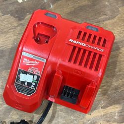 Milwaukee M12 and M18 12-Volt/18-Volt Lithium-Ion Multi-Voltage Rapid Battery Charger