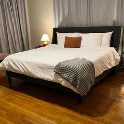 King bed w/ Mattress 