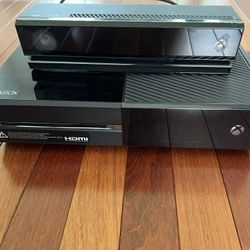 Microsoft Xbox One Console Model 1540 W/Kinect 