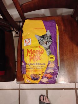 Cat food Meow Mix New
