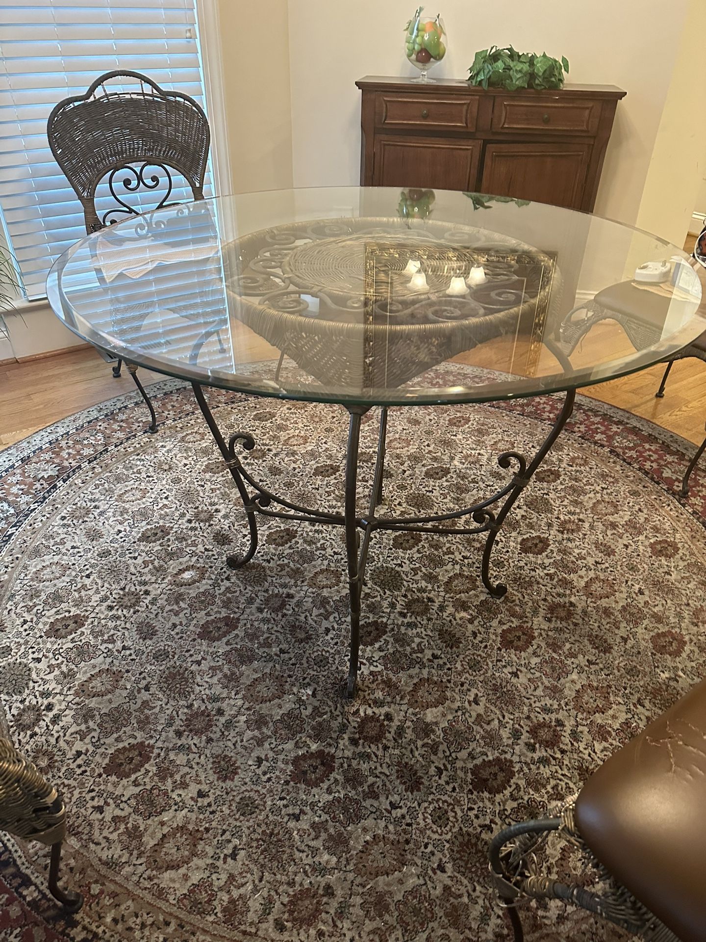 Round Table And Chairs