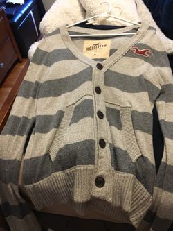 Hollister sweater size m barely used