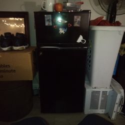 Mini Fridge 