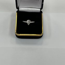 Lady’s 14k W/G Ring (size 8)