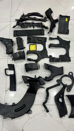 BMW X3 X4 OEM plastic parts lot – 21 pcs, air ducts, brackets