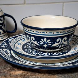 BOBBY FLAY MARBELLA 4-PIECE DINNERWARE SET - EXCELLENT CONDITION