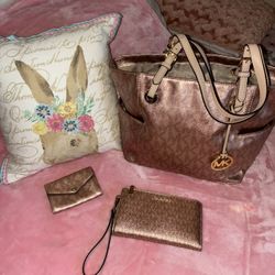 Micheal Kors  Beautiful Rose Gold Set (3 Pieces )