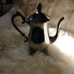 VINTAGE COFFEE POT SILVER IN GOOD CONDITION