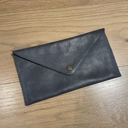 Nisolo Leather Envelop Clutch in Navy