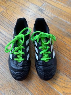 Adidas soccer cleats size 13.5 kids