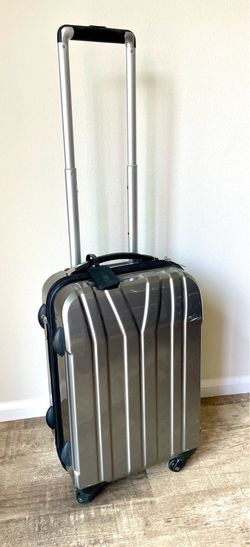 Brookstone 21" Hardshell Spinner Suitcase Carry-on Luggage