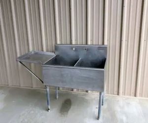 Commercial 2-Compartment Deep Sink w/ Side Drainboard!