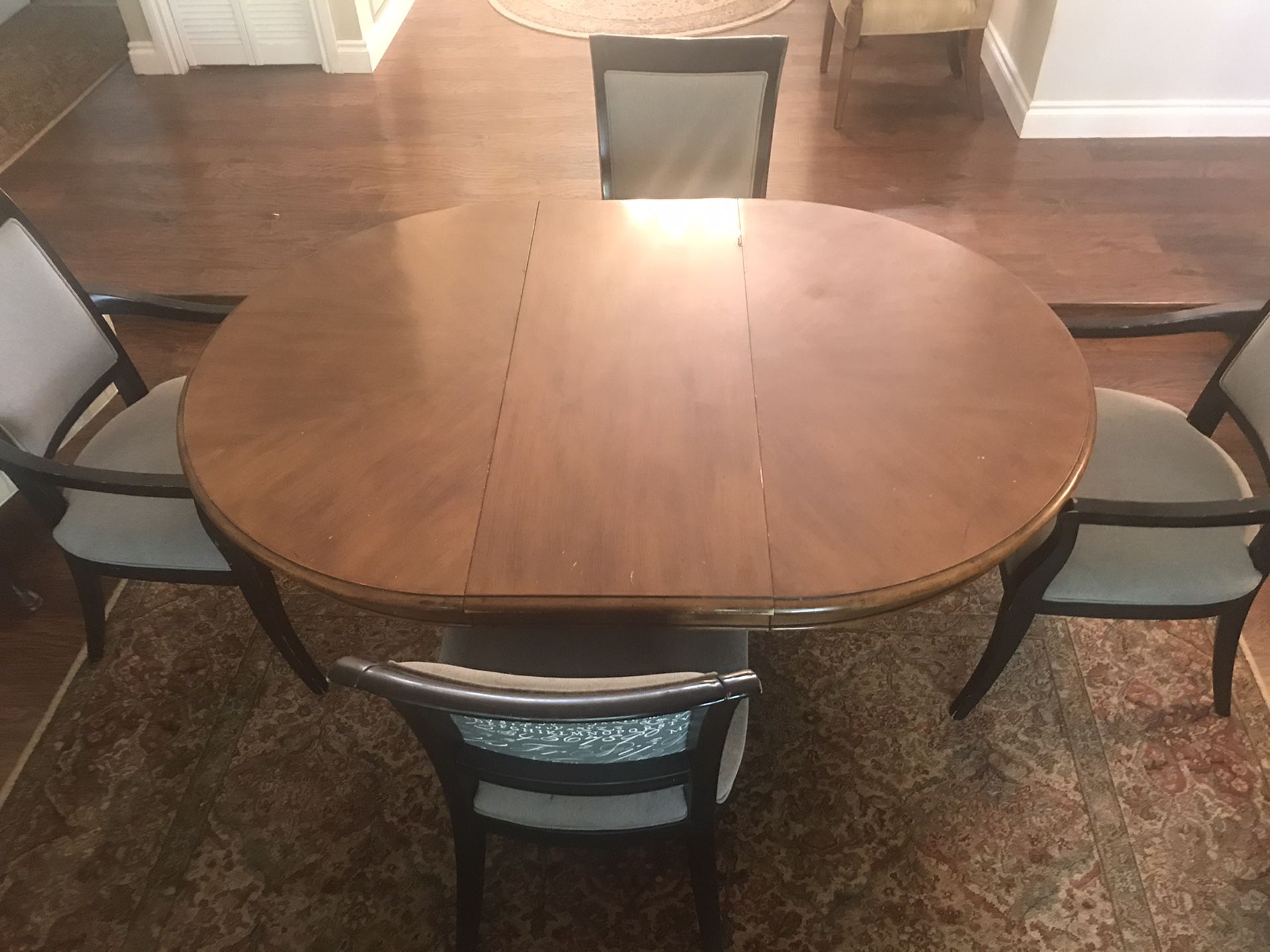 Drexel Heritage Table with leaf and 4 Chairs (kitchen or dining)