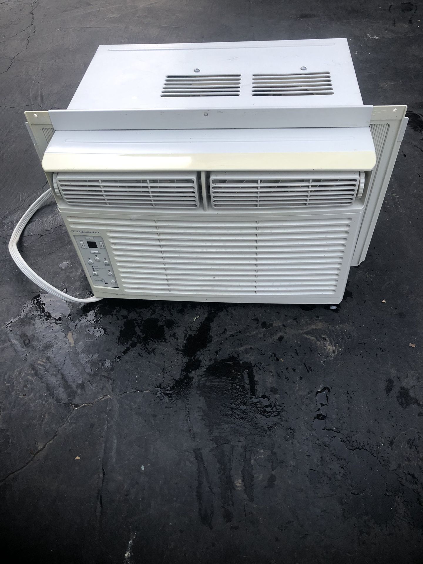 Very Good Condition Frigidaire Air Conditioner 