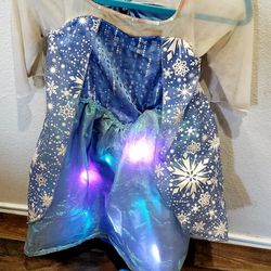 Frozen Light Up & Plays Music Costume size 3T to 4T 