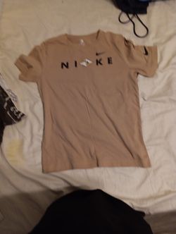 Tan Nike Shirt Size Large In Kids