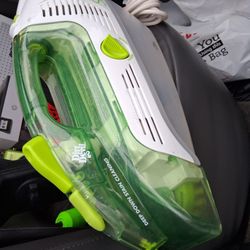 Portable dirt devil carpet cleaner , ideal for vehicles , sofas , hallway stairways