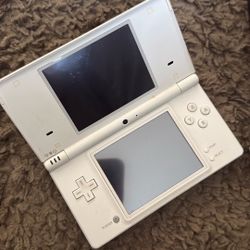 White DSi with 5 games and chargers