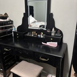 Black Makeup Vanity With Light