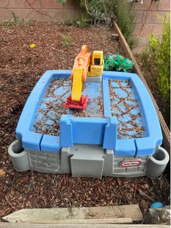 Free little tike sand box