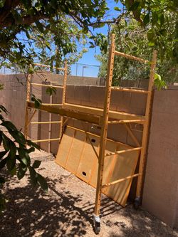 Rolling Scaffolding indoor/outdoor w/shelf