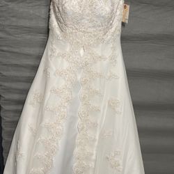 New wedding dress, beautiful style, size 8