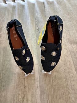 TOMS Daisy Embroidered Slip-On Flats