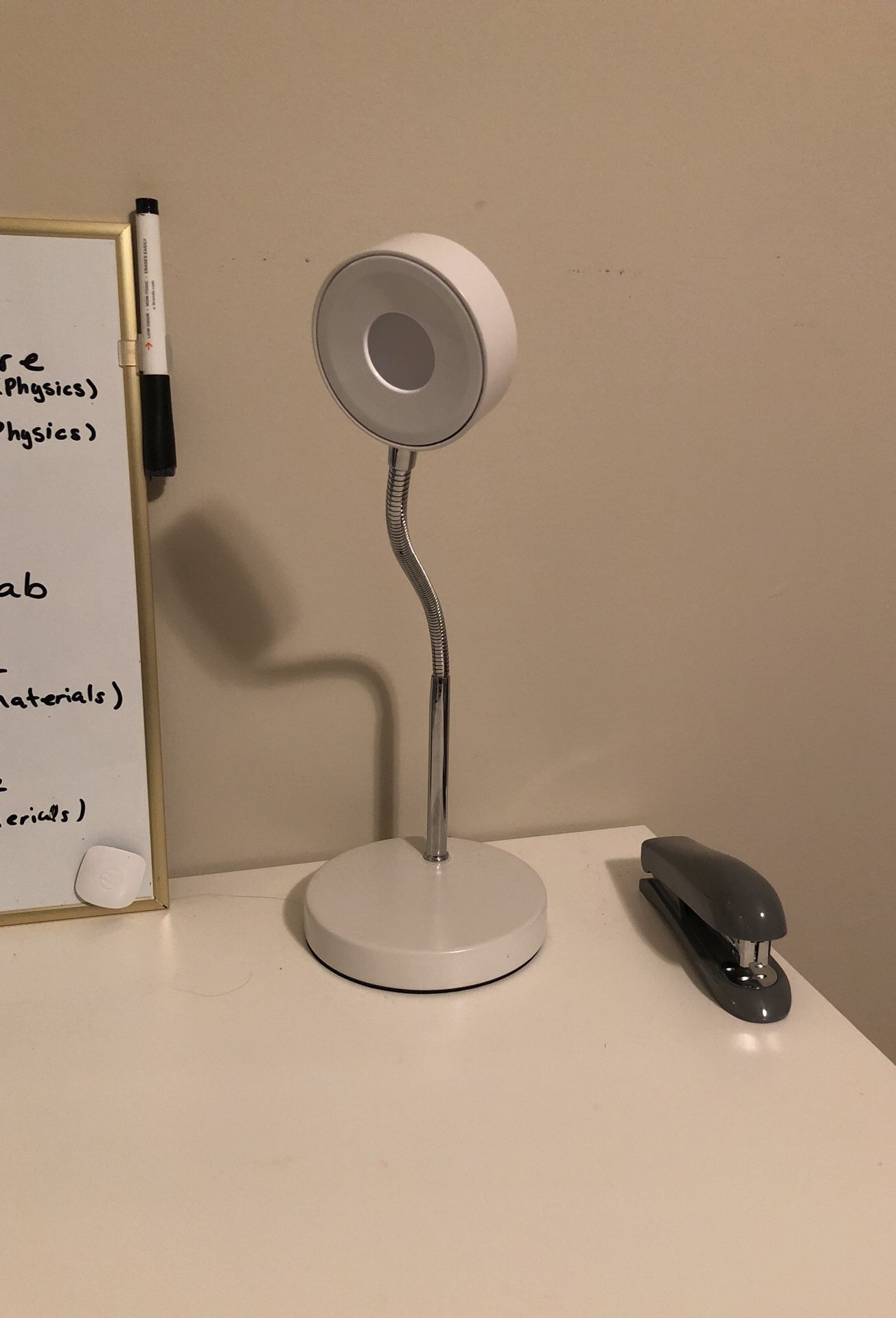 Desk lamp