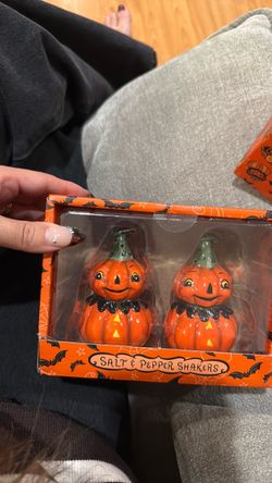Johana Parker salt shakers