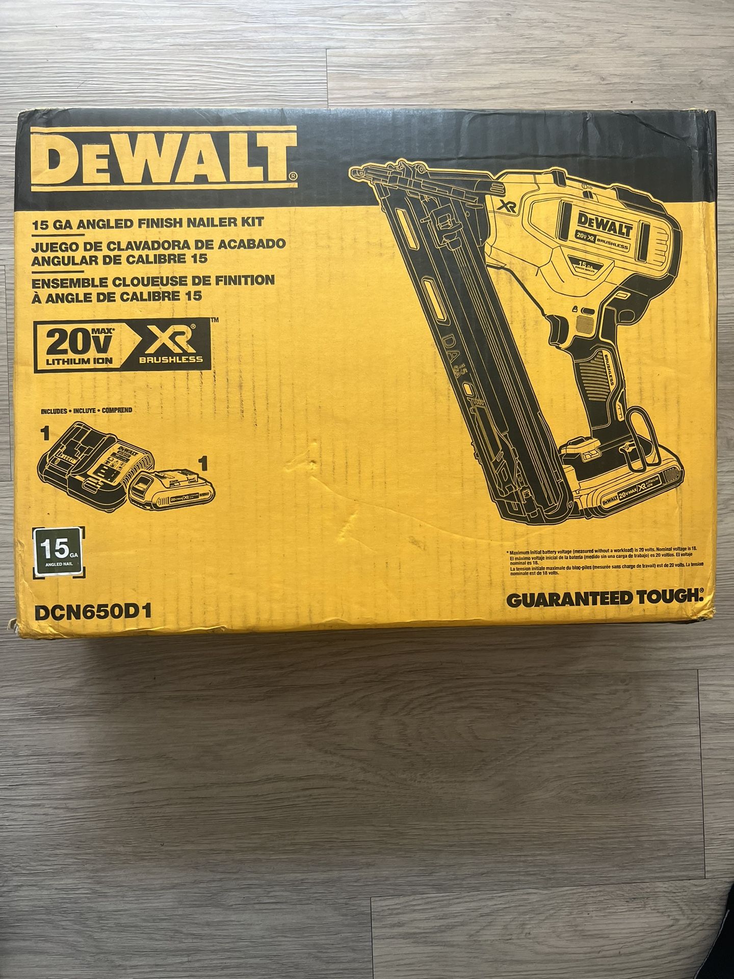DEWALT 20V MAX XR Lithium-Ion Cordless 2-1/2 in. 15-Gauge Finish Nailer Kit with 2.0Ah Battery, Charger and Contractor Bag