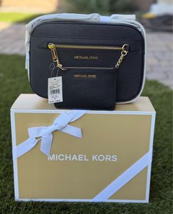 Michael Kors Jet Set Crossbody with Card Holder, NWT in gift box/Nuevas en caja de regalo