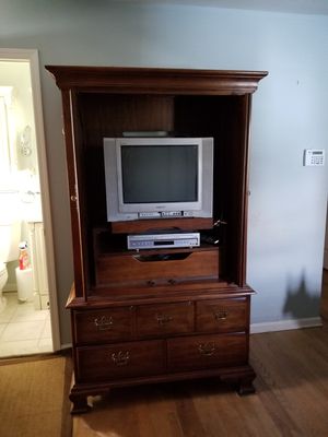 New And Used Dressers For In Hamilton Township Nj Offerup Thomasville King Size 4 Poster Bed Dresser With Mirror 2 End Tables And Small