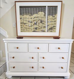 SOLID WOOD DRESSER LIKE NEW CONDITION DELIVERY AVAILABLE
