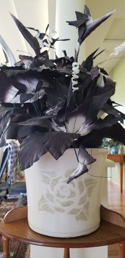 Brandnew Beautiful silk flower's arrangement with ceramic vases heavy