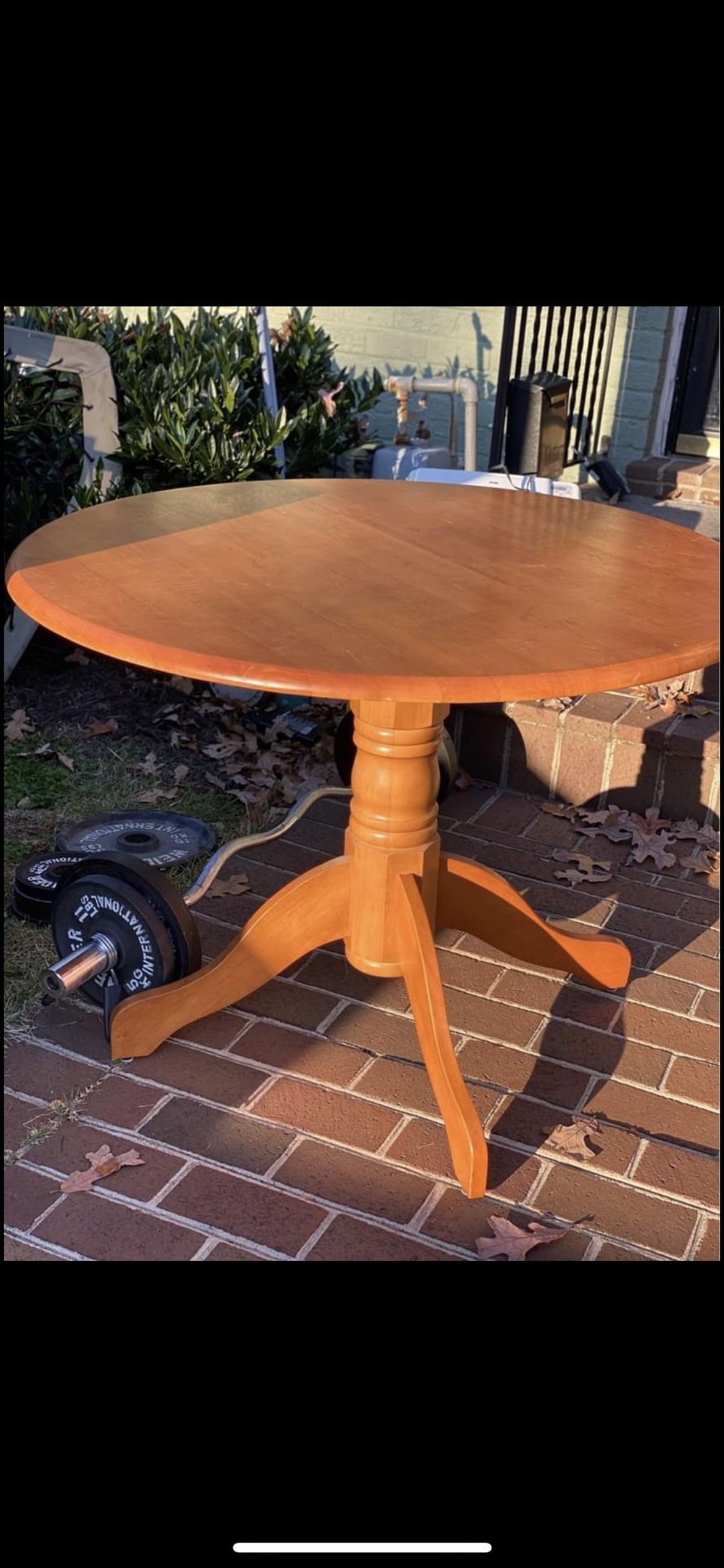 Beautiful solid wood pedestal table