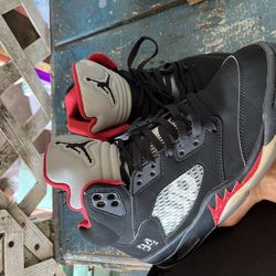 Jordan 5 Supreme