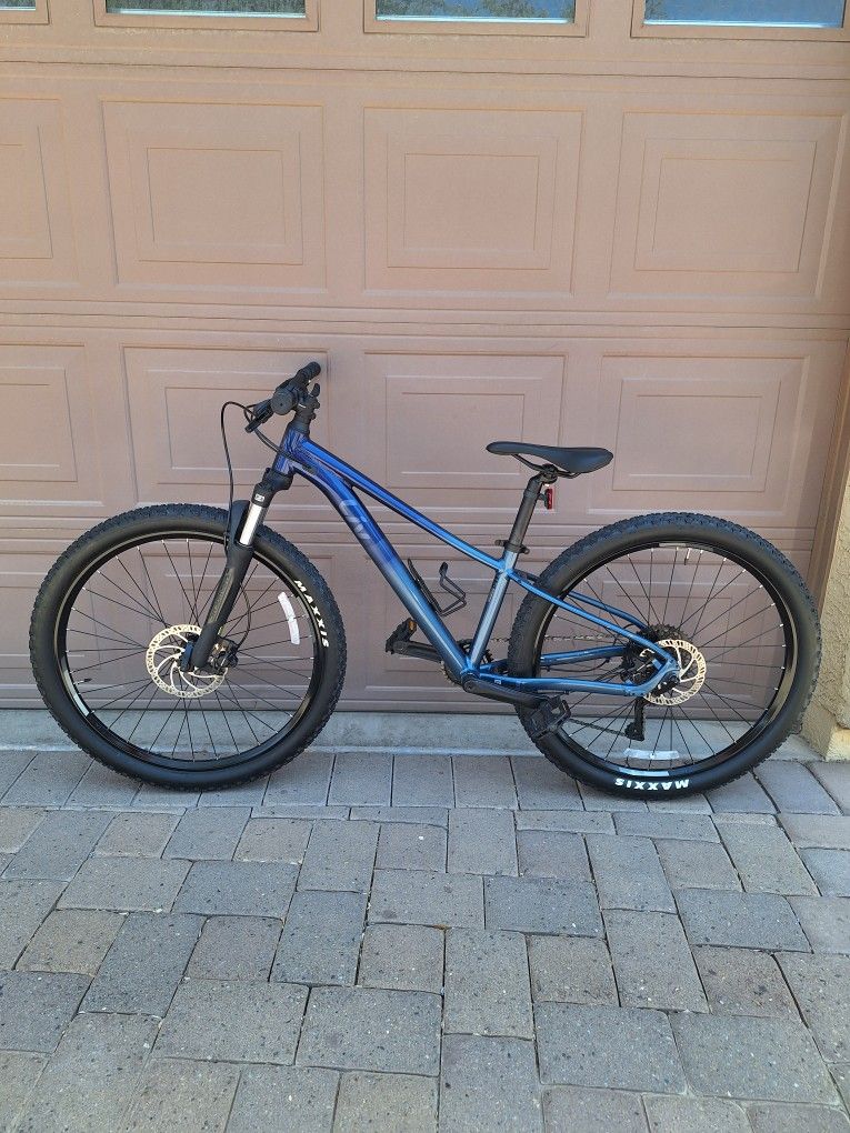GIANT LIV TEMPT 2 MOUNTAIN BIKE 27.5 INCH 1 X 9 SPEED LIKE NEW( CHECK MY OTHER BIKES )