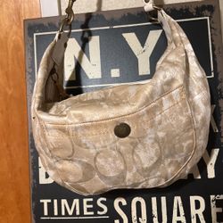 Coach Authentic Vintage Collectible Purse It Band New Never Been Used 