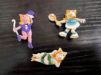 MISS PIGGY VINTAGE PINS FROM 1980’s - 3 PINS IN GREAT CONDITION