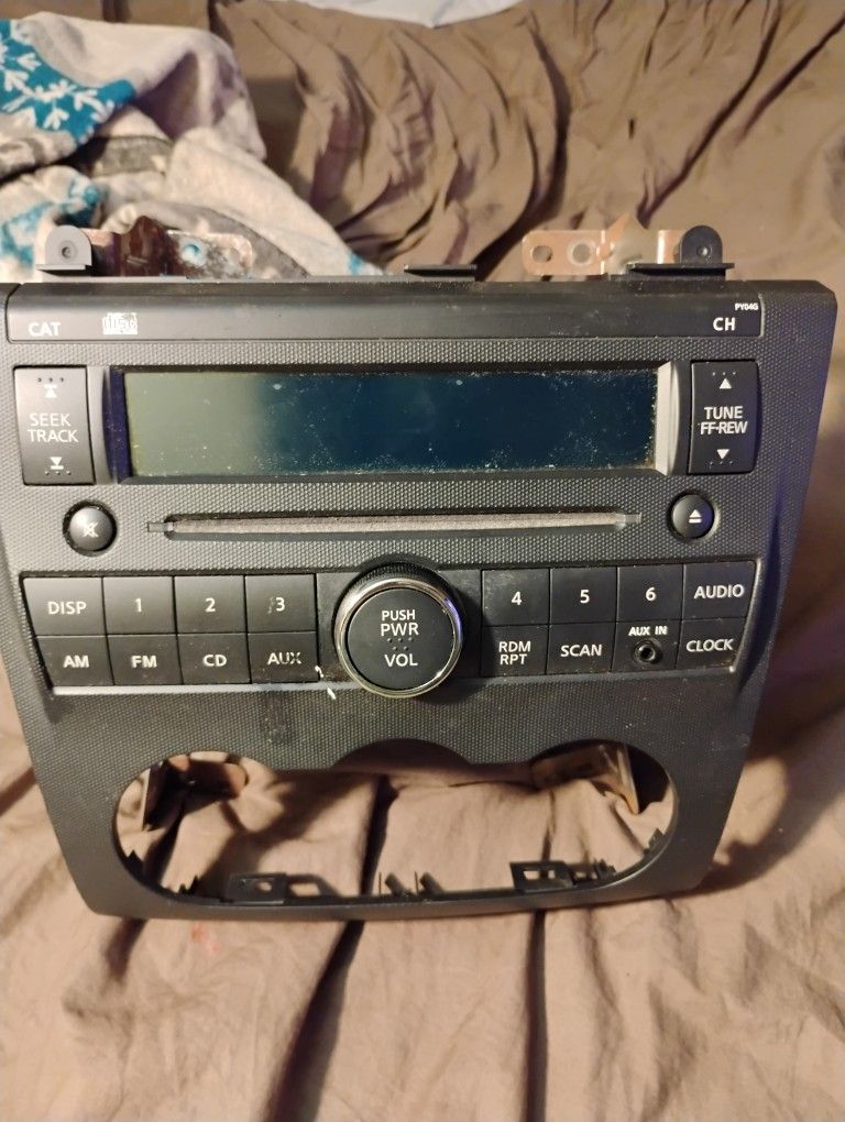 Nice Stereo Works In Most Cars Just Take It Out Of The Case $20 $20