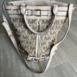 Michael Kors Signature Tote Bag 