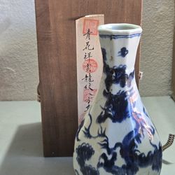 Chinese Blue& White Vase In Wood Box 