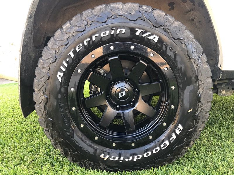 17" Stealth Custom Series SR8 wheels with Tires