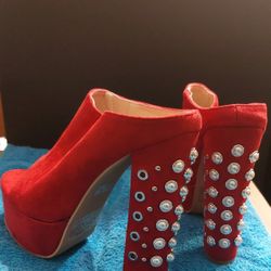 8 1/2 Red suede heels With Pearls