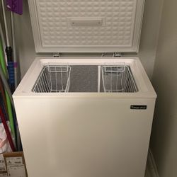 Magic Chef Freezer