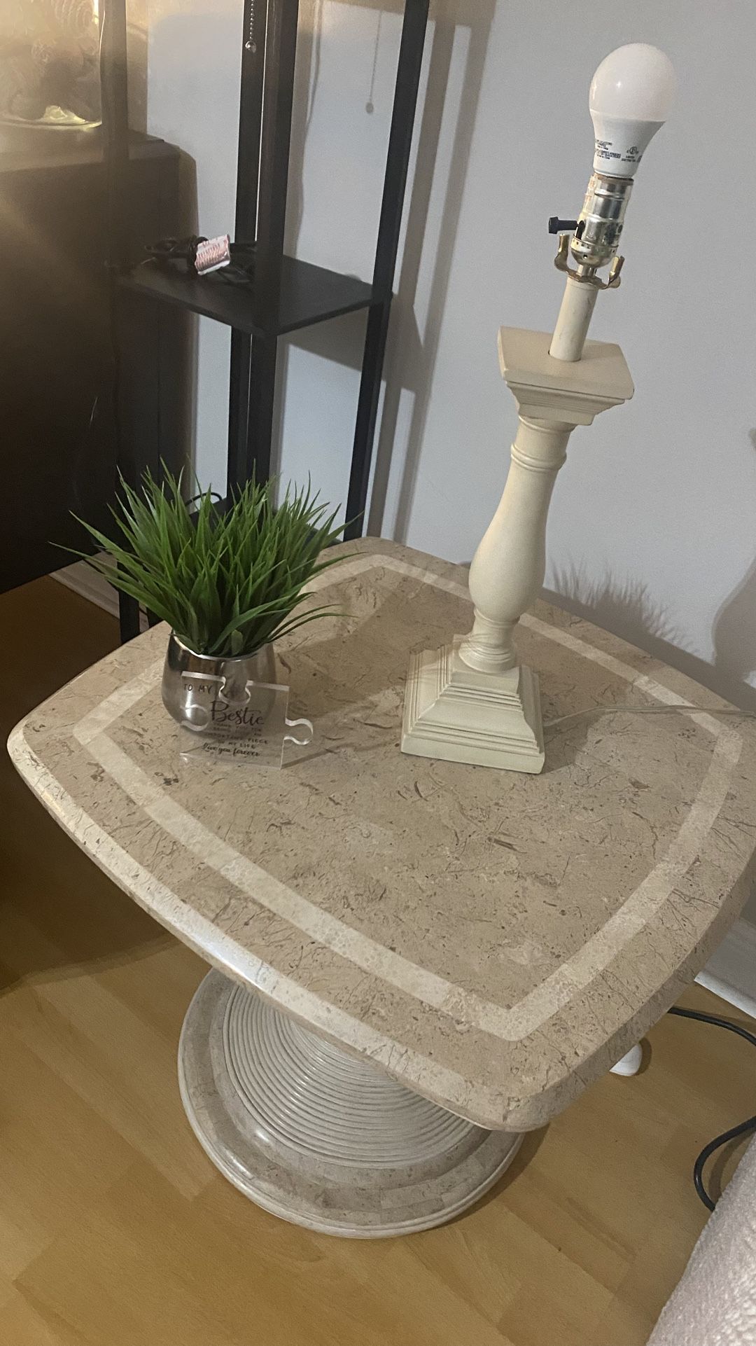 Coffee Table & 2 End Tables W 2 Lamps 