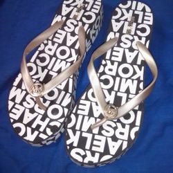 Never Worn! Michael Kors Blk/Wht Graphic Wedge Sandals With Gold Logo And Straps Sz 8